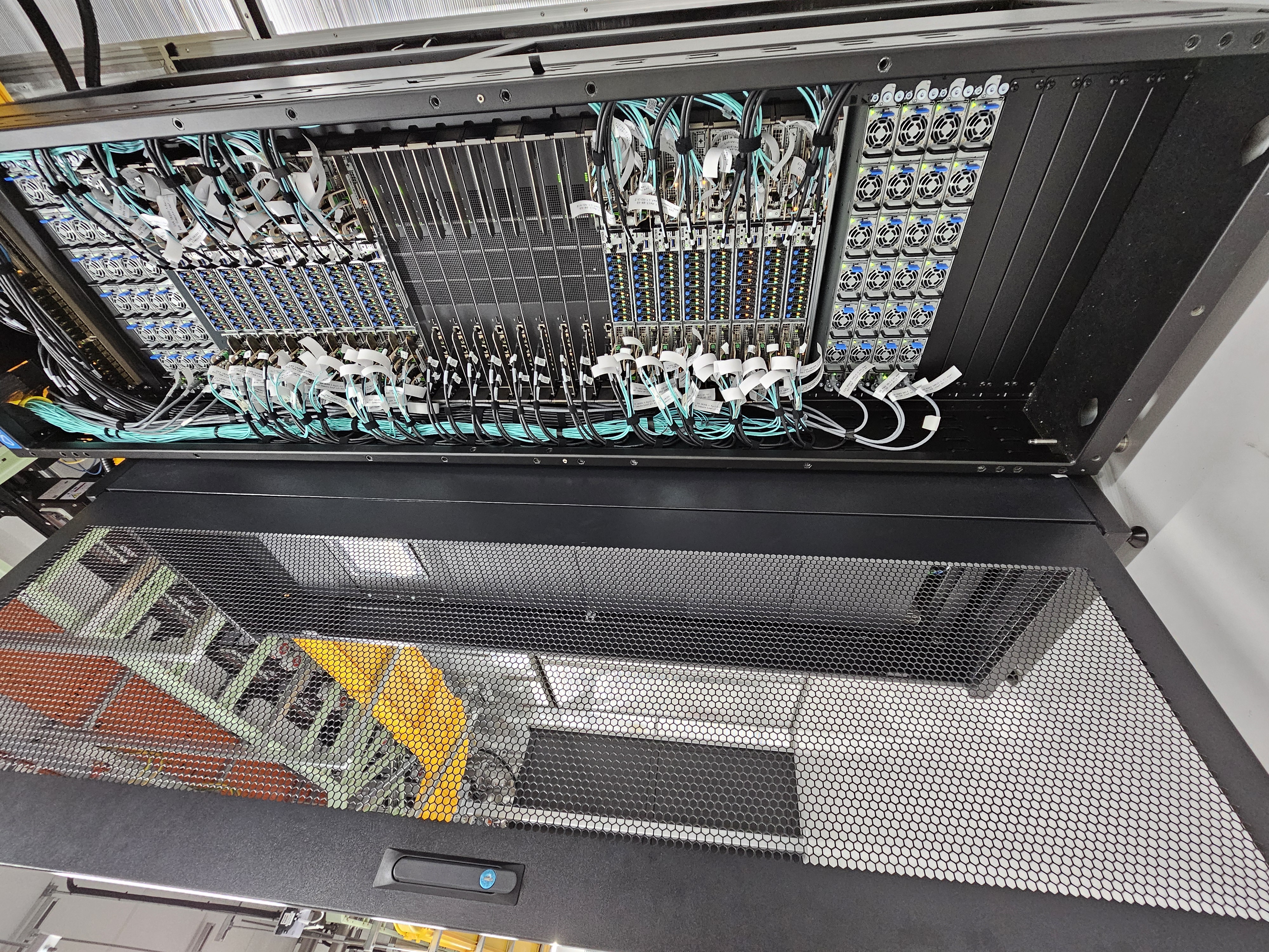 nvidia-gb200-grace-blackwell-superchips-3